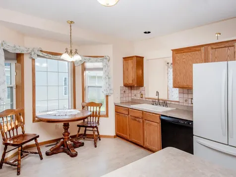 2144 Albemarle Court N Roseville MN 55113
