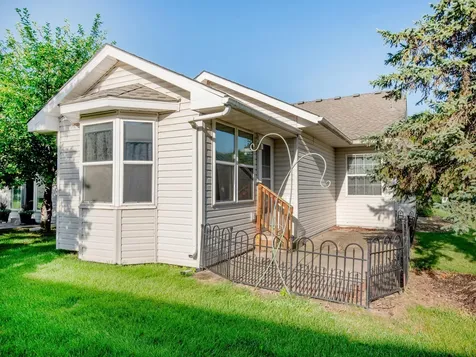 2144 Albemarle Court N Roseville MN 55113
