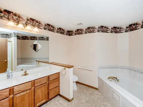 2144 Albemarle Court N Roseville MN 55113