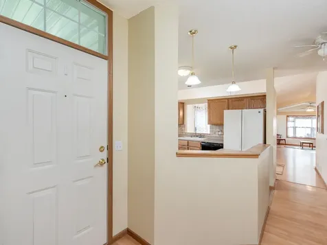 2144 Albemarle Court N Roseville MN 55113