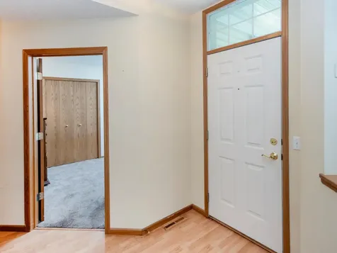 2144 Albemarle Court N Roseville MN 55113