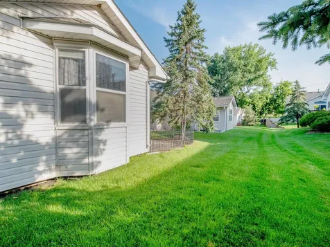 2144 Albemarle Court N Roseville MN 55113