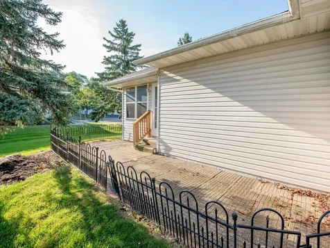 2144 Albemarle Court N Roseville MN 55113