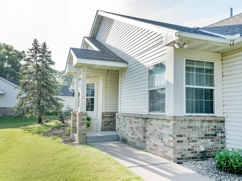 2144 Albemarle Court N Roseville MN 55113