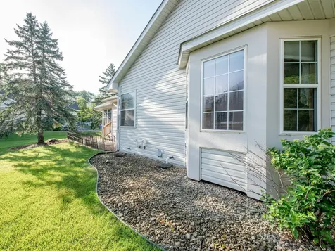 2144 Albemarle Court N Roseville MN 55113