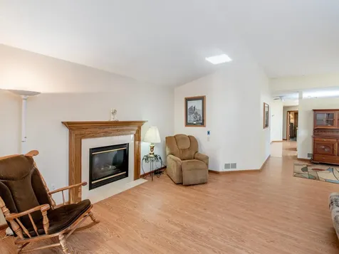 2144 Albemarle Court N Roseville MN 55113