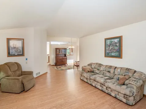 2144 Albemarle Court N Roseville MN 55113