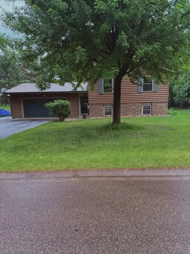 2288 Phylis Court E Maplewood MN 55119