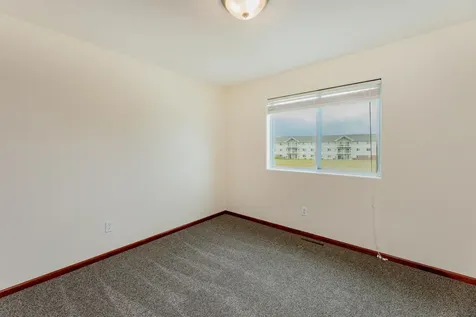 4276 Estate Drive S Fargo ND 58104