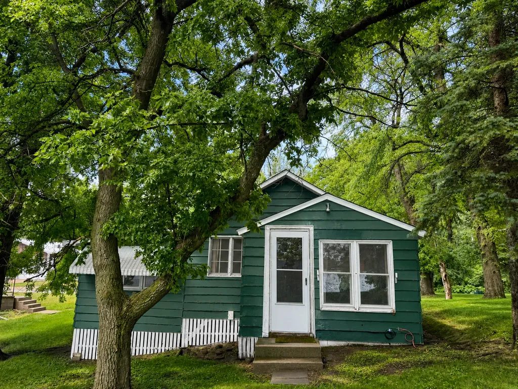 21 N Beaver Lake Road New Richland MN 56072