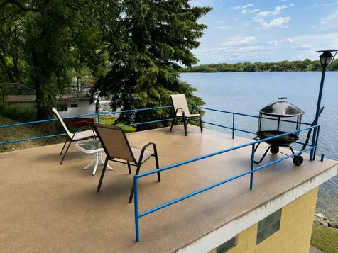 21 N Beaver Lake Road New Richland MN 56072