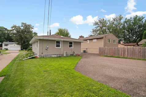 6738 Knoll Street N Golden Valley MN 55427