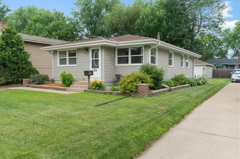 6738 Knoll Street N Golden Valley MN 55427
