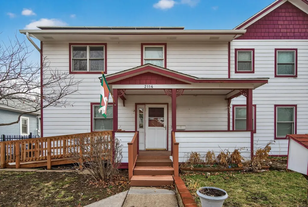 2114 Queen Avenue N Minneapolis MN 55411