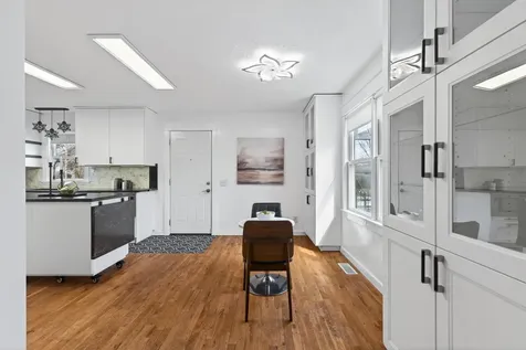 2114 Queen Avenue N Minneapolis MN 55411