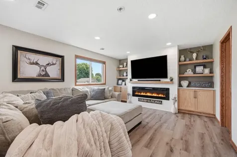1632 Jefferson Street S Cambridge MN 55008