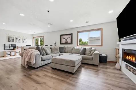 1632 Jefferson Street S Cambridge MN 55008