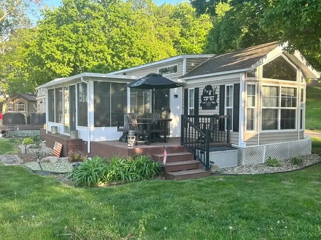 2221 Reubens #20 Lane SW Farwell MN 56327