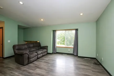 913 Carolina Parkway NW Hutchinson MN 55350
