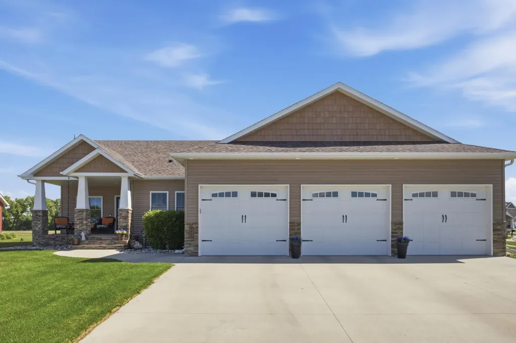 1406 W Summerwood Trail Dilworth MN 56529