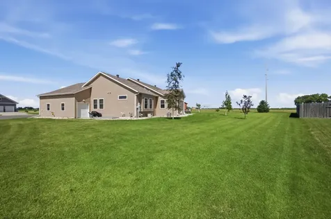 1406 W Summerwood Trail Dilworth MN 56529