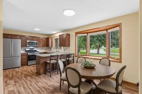 7712 Riverdale Drive N Brooklyn Park MN 55444