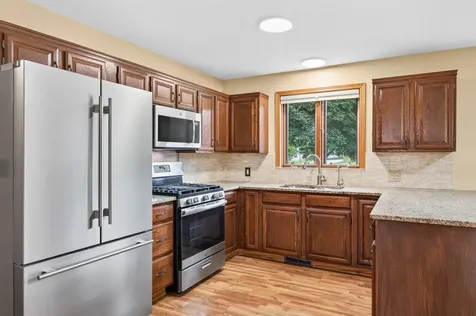 7712 Riverdale Drive N Brooklyn Park MN 55444