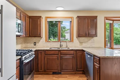 7712 Riverdale Drive N Brooklyn Park MN 55444