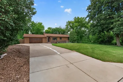 7712 Riverdale Drive N Brooklyn Park MN 55444