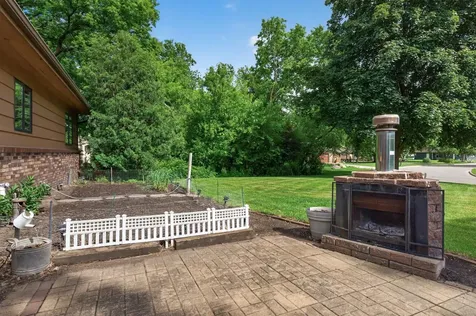 7712 Riverdale Drive N Brooklyn Park MN 55444