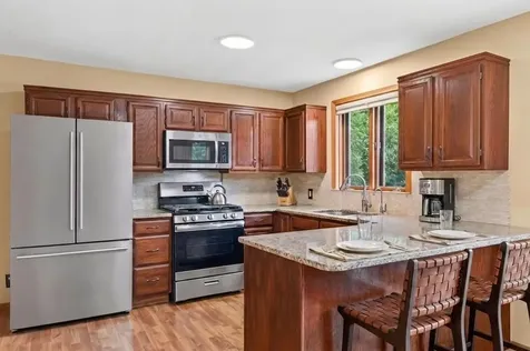 7712 Riverdale Drive N Brooklyn Park MN 55444
