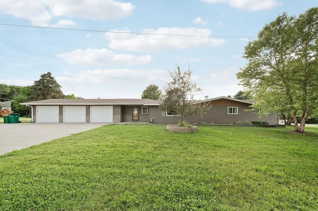 320 N West Street Belle Plaine MN 56011