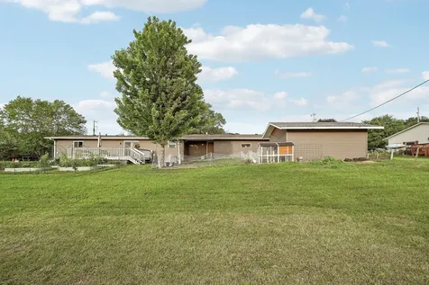 320 N West Street Belle Plaine MN 56011