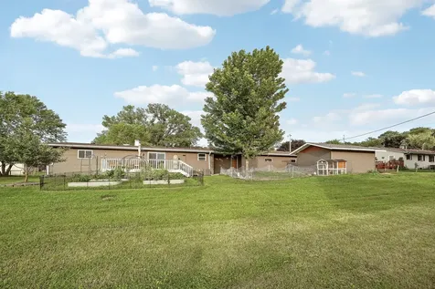 320 N West Street Belle Plaine MN 56011