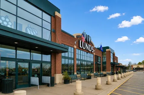 5075 N Holly Lane Plymouth MN 55446