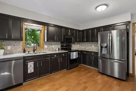 12904 Essex Way Apple Valley MN 55124