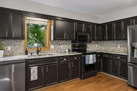 12904 Essex Way Apple Valley MN 55124