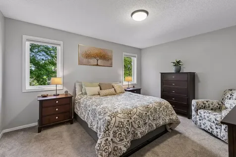 12904 Essex Way Apple Valley MN 55124