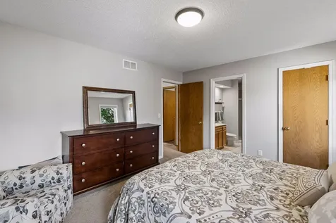 12904 Essex Way Apple Valley MN 55124