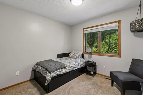12904 Essex Way Apple Valley MN 55124
