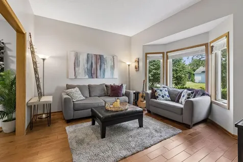12904 Essex Way Apple Valley MN 55124