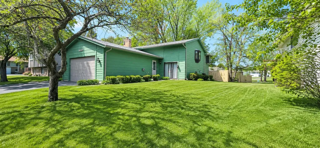 8317 Idaho Avenue N Brooklyn Park MN 55445