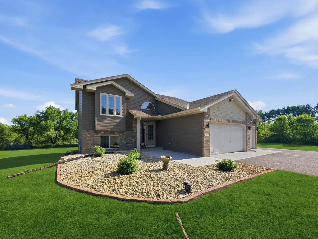 10420 256th Avenue NW Zimmerman MN 55398