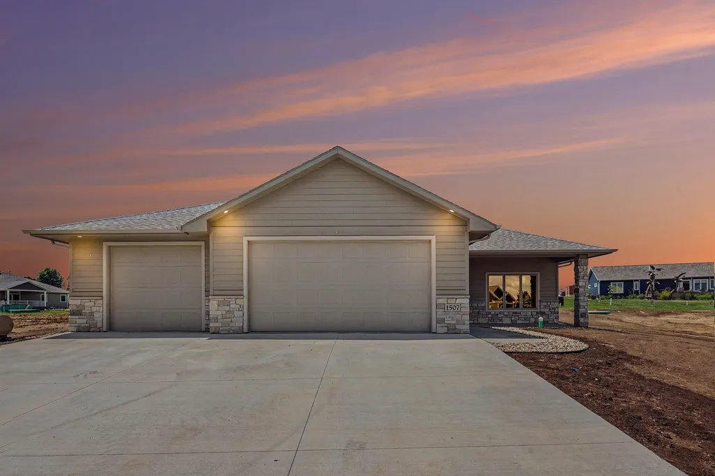 1507 Buffalo Ridge Drive Luverne MN 56156