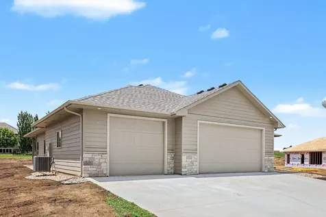 1507 Buffalo Ridge Drive Luverne MN 56156