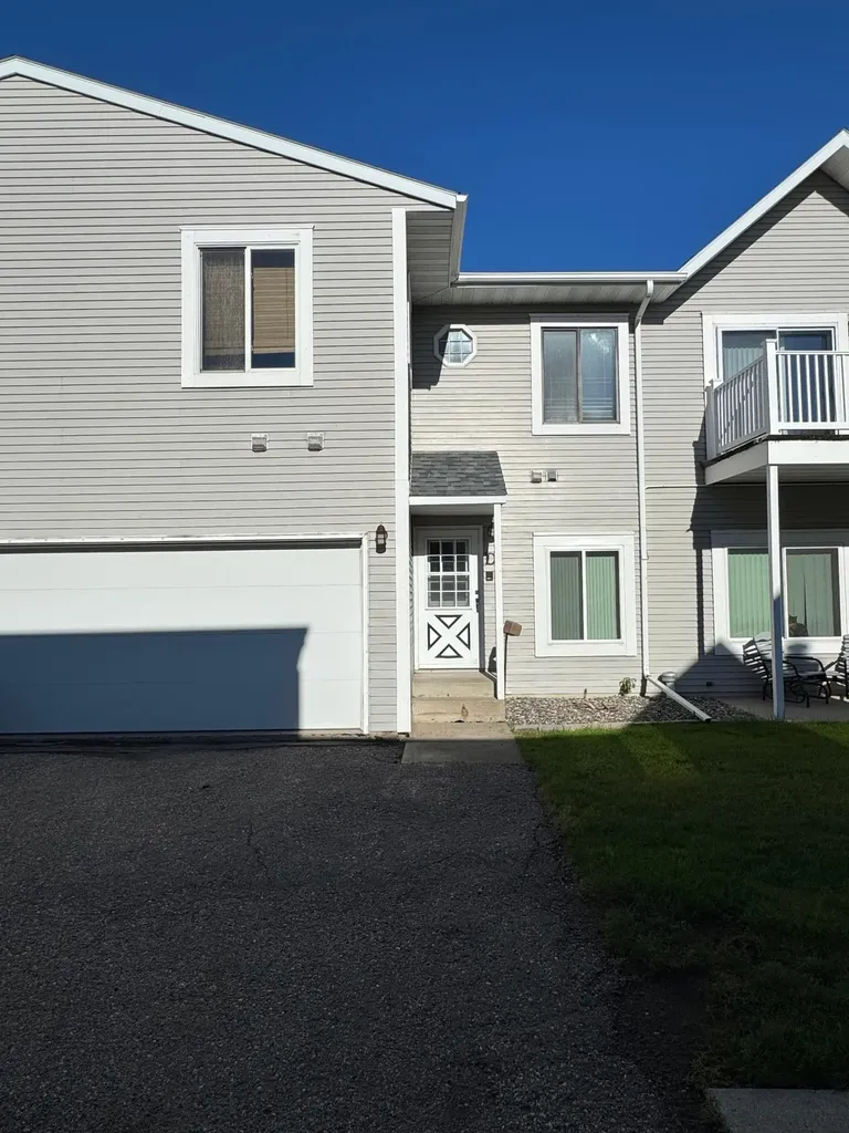 3309 15th Avenue S Fargo ND 58103