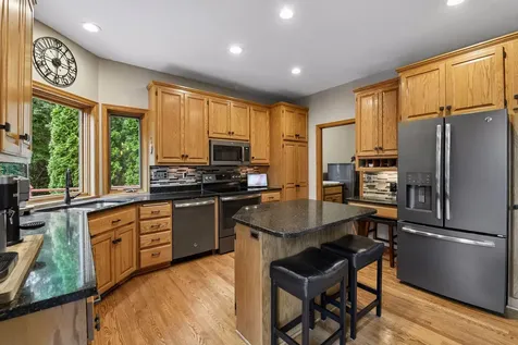 8796 Horizon Ridge Victoria MN 55386