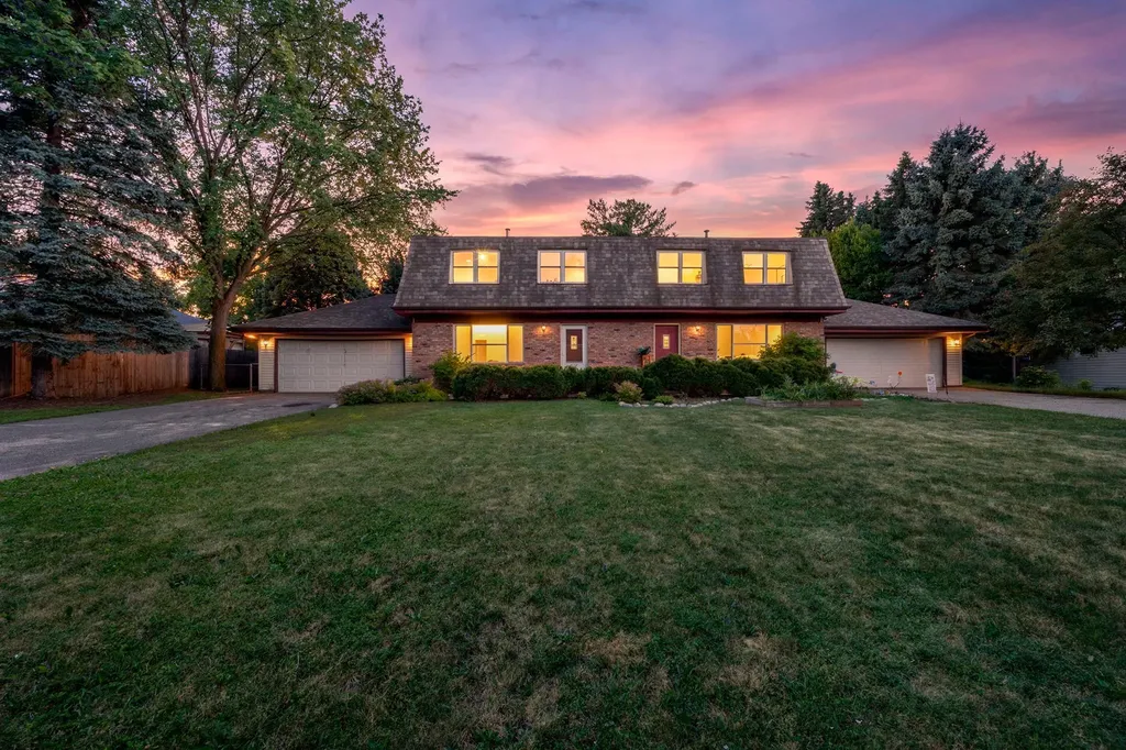 6117 W 105th Street Bloomington MN 55438