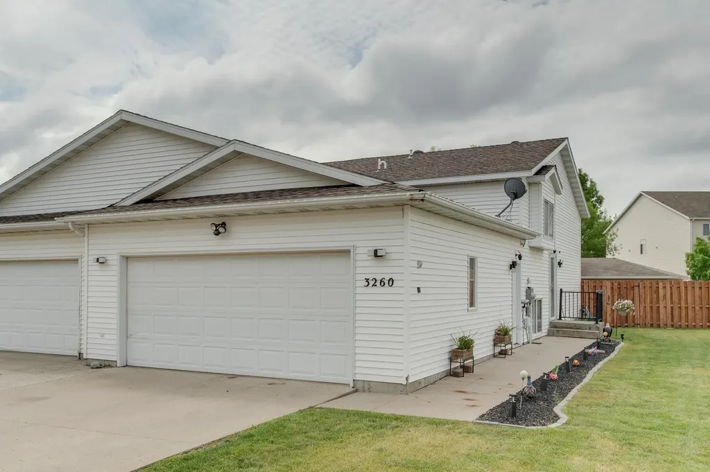 3260 35th Avenue S Fargo ND 58104