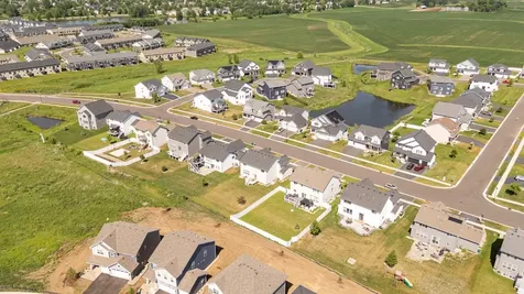 18277 Glacier Way Lakeville MN 55044